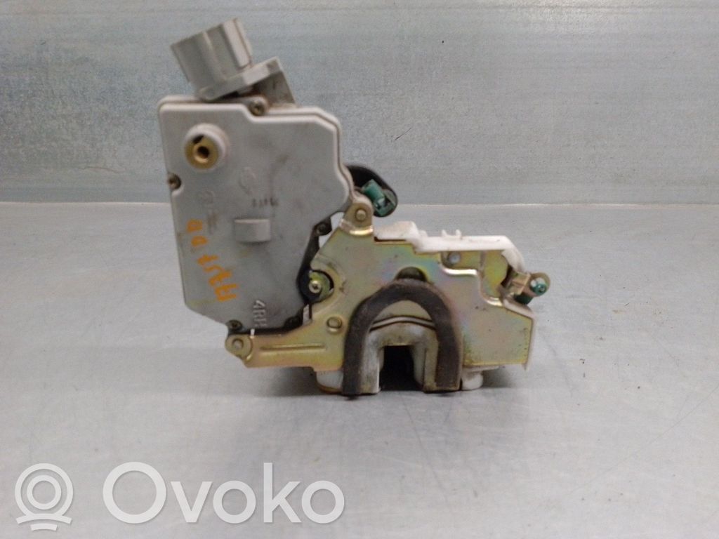 Nissan Primera Zamek drzwi przednich 