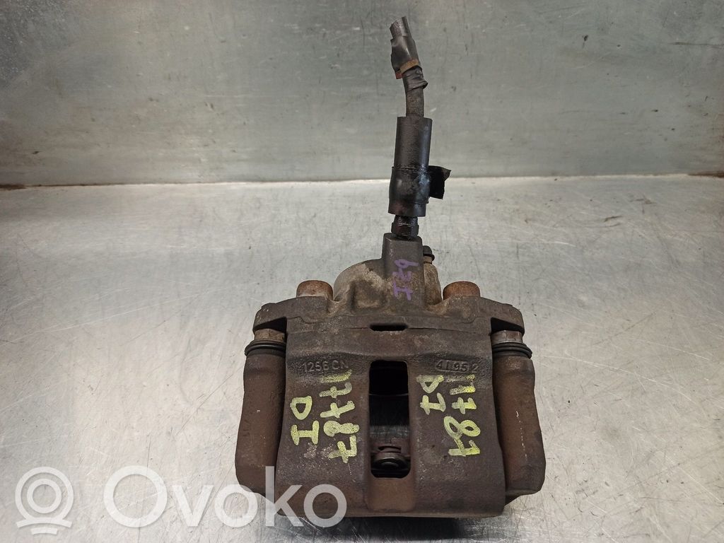 Renault 18 Zacisk hamulcowy przedni 