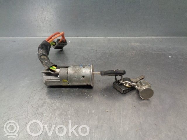 Renault Clio I Užvedimo spynelė 