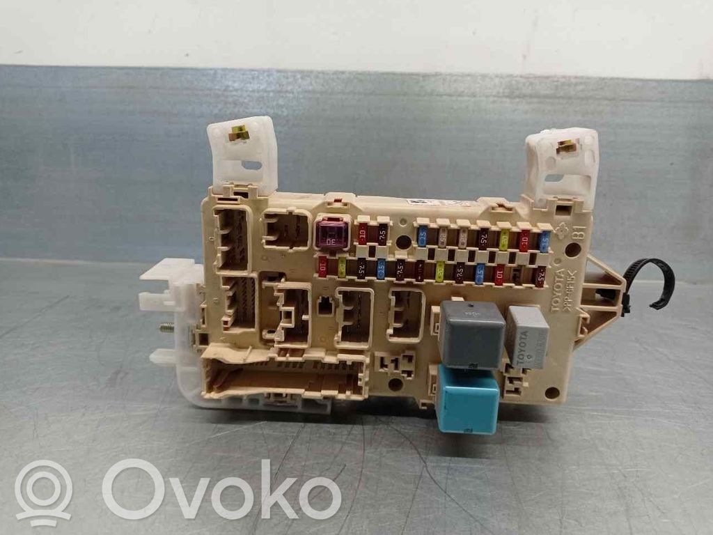 Toyota Corolla Verso E121 Set scatola dei fusibili 