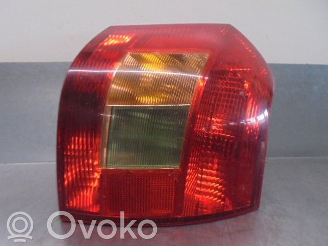 Toyota Corolla E120 E130 Задний фонарь в кузове 