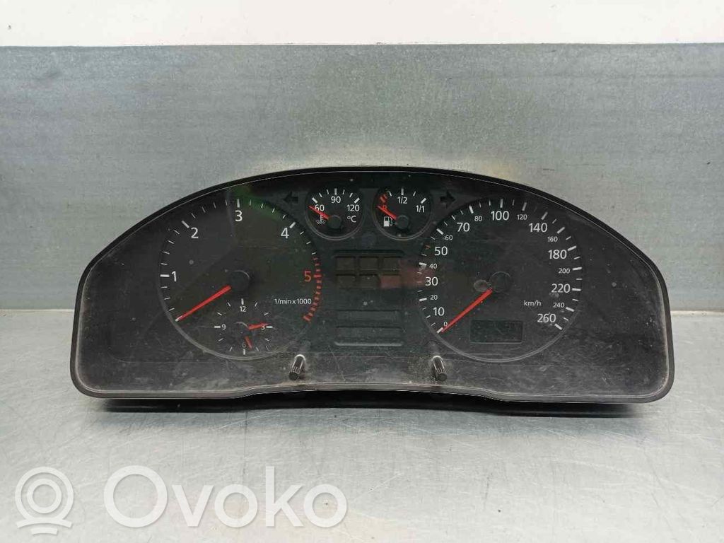 Audi A4 S4 B5 8D Tachimetro (quadro strumenti) 