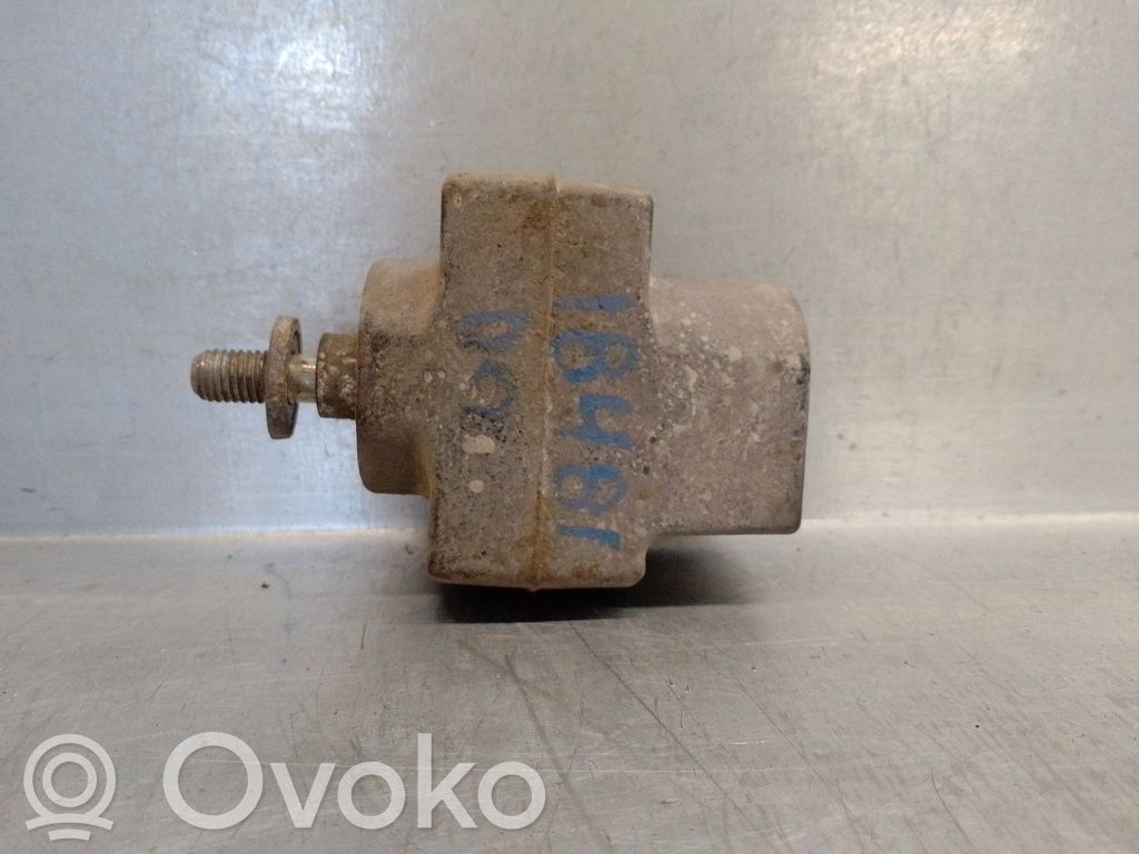 Engine mount bracket   YC156M046AD