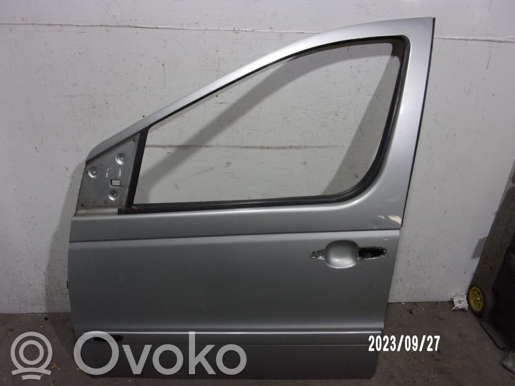 Mercedes-Benz Vaneo W414 Drzwi przednie 