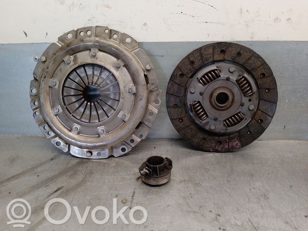 Volvo 460 Kit d'embrayage 