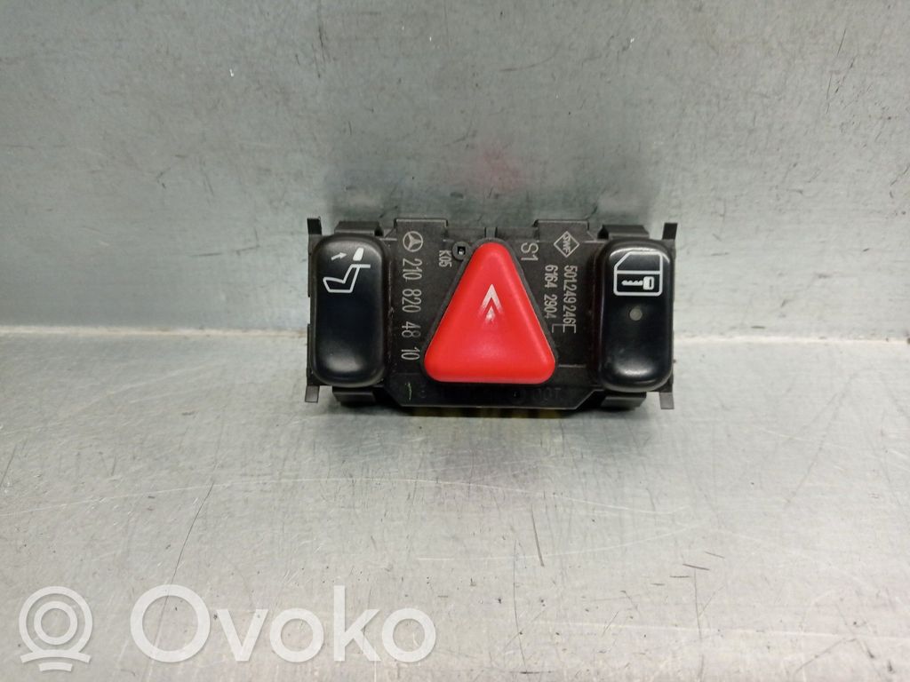 Mercedes-Benz E W210 Botón interruptor de luz de peligro 