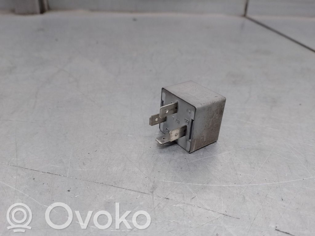 Audi A4 S4 B6 8E 8H Module de fusibles