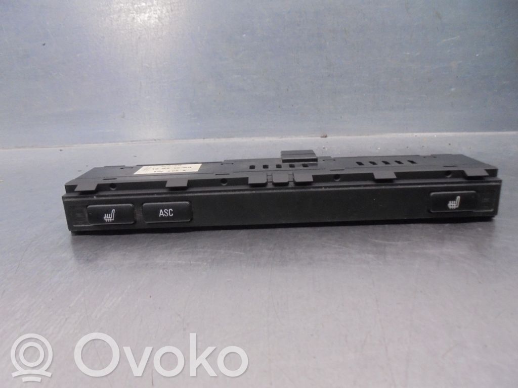 Multifunctional control switch/knob   6907704