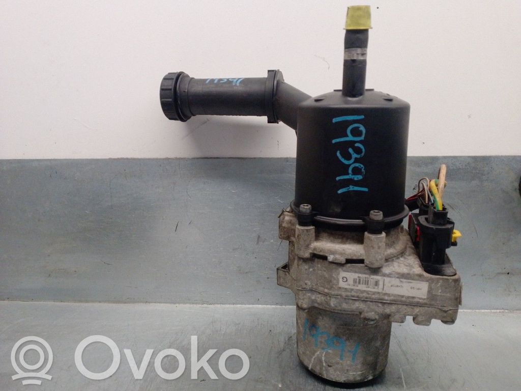 Citroen C4 I Ohjaustehostimen pumppu 