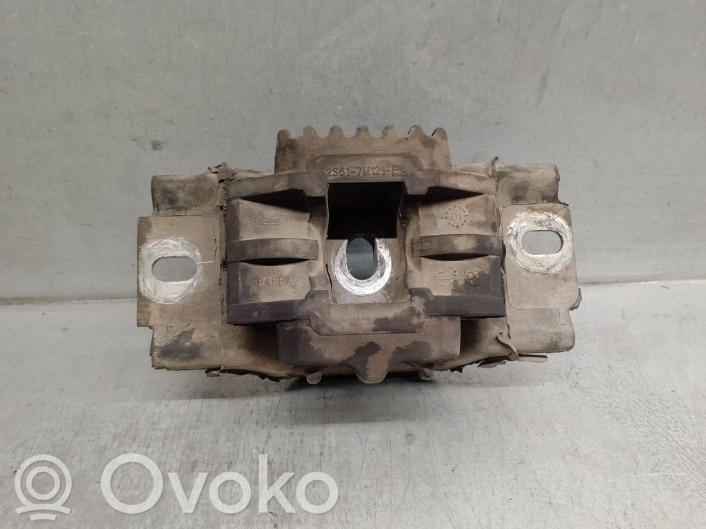 Ford Fiesta Engine mount bracket 