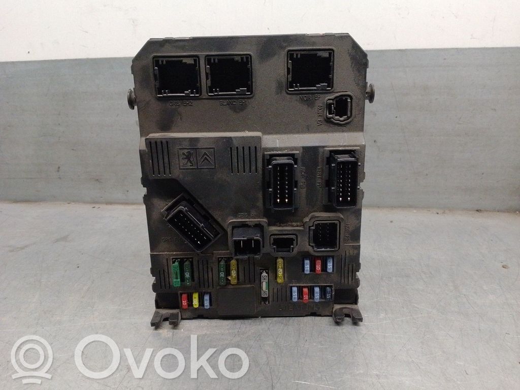 Peugeot 407 Skrzynka bezpieczników / Komplet 