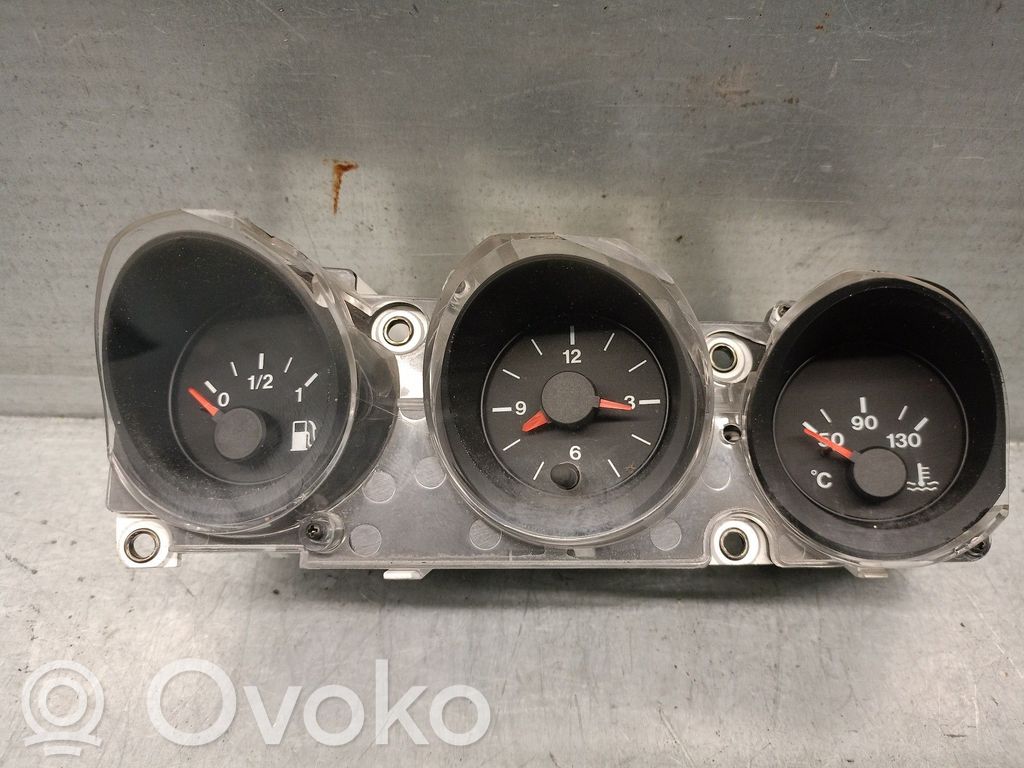 Alfa Romeo Spider 916 Geschwindigkeitsmesser Cockpit 