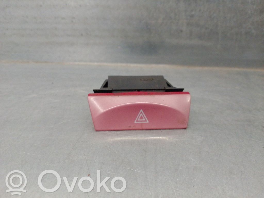 Fiat Stilo Hätävilkkujen kytkin 
