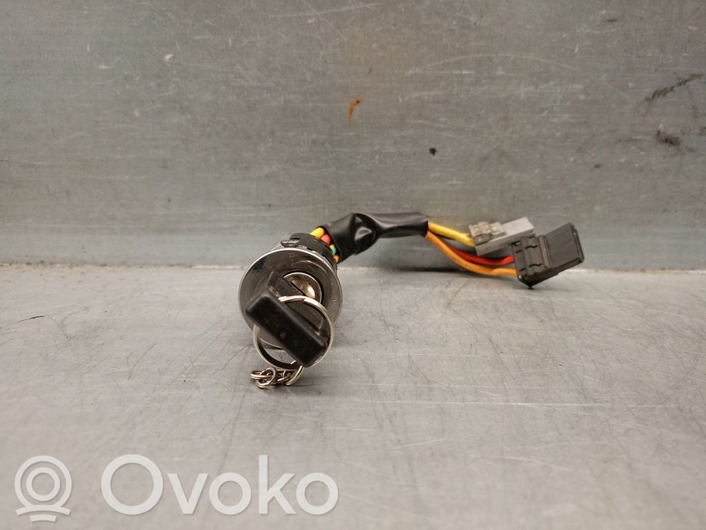 Renault Clio I Užvedimo spynelė 