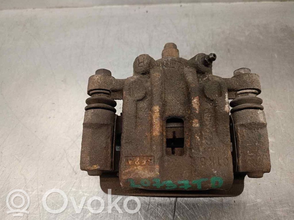 KIA Rio Jarrusatulan tyynyn pidike takana 