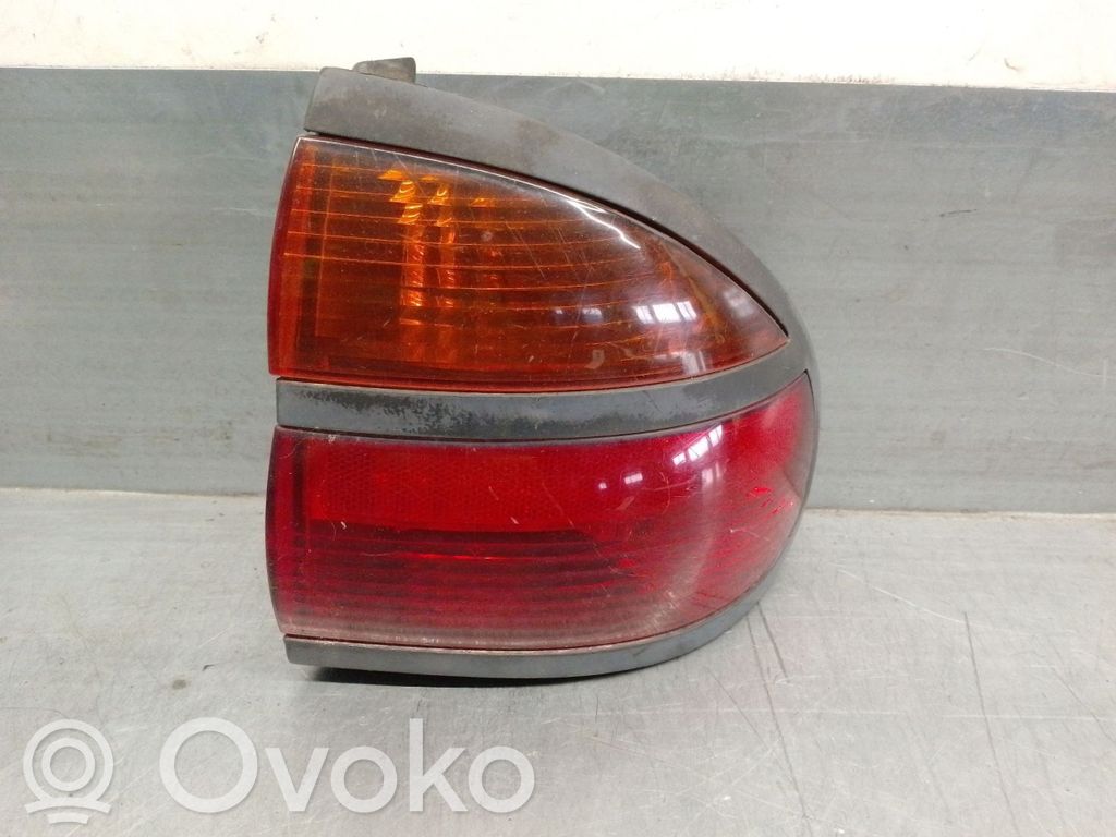 Renault Laguna I Aizmugurējais lukturis virsbūvē 