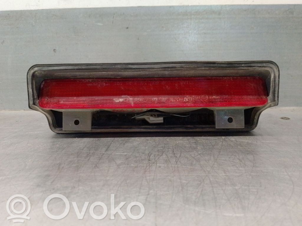 Mitsubishi Montero Trzecie światło stop 