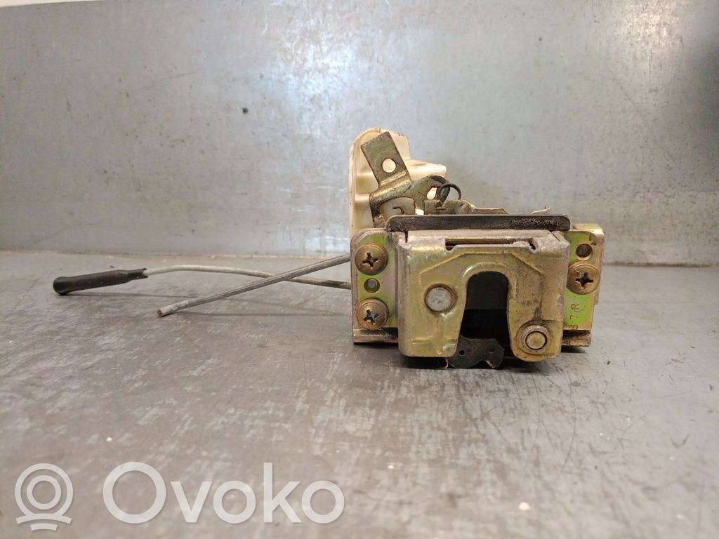 Opel Kadett E Priekšpusē slēdzene 