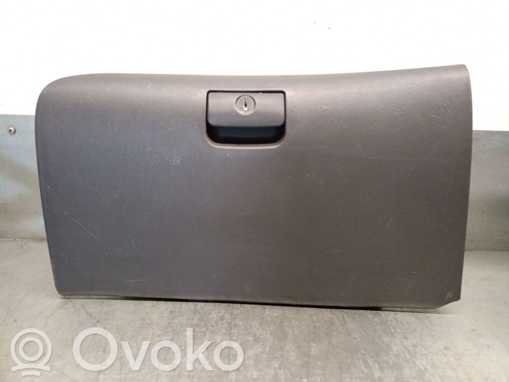 Hyundai Elantra Glove box 