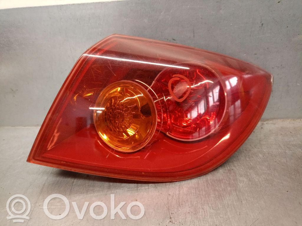 Mazda 3 I Aizmugurējais lukturis virsbūvē 