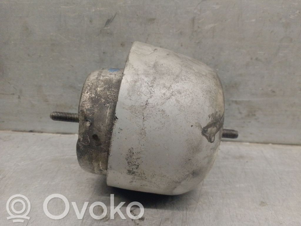 Engine mount bracket   8D0199382M,8D0199382M