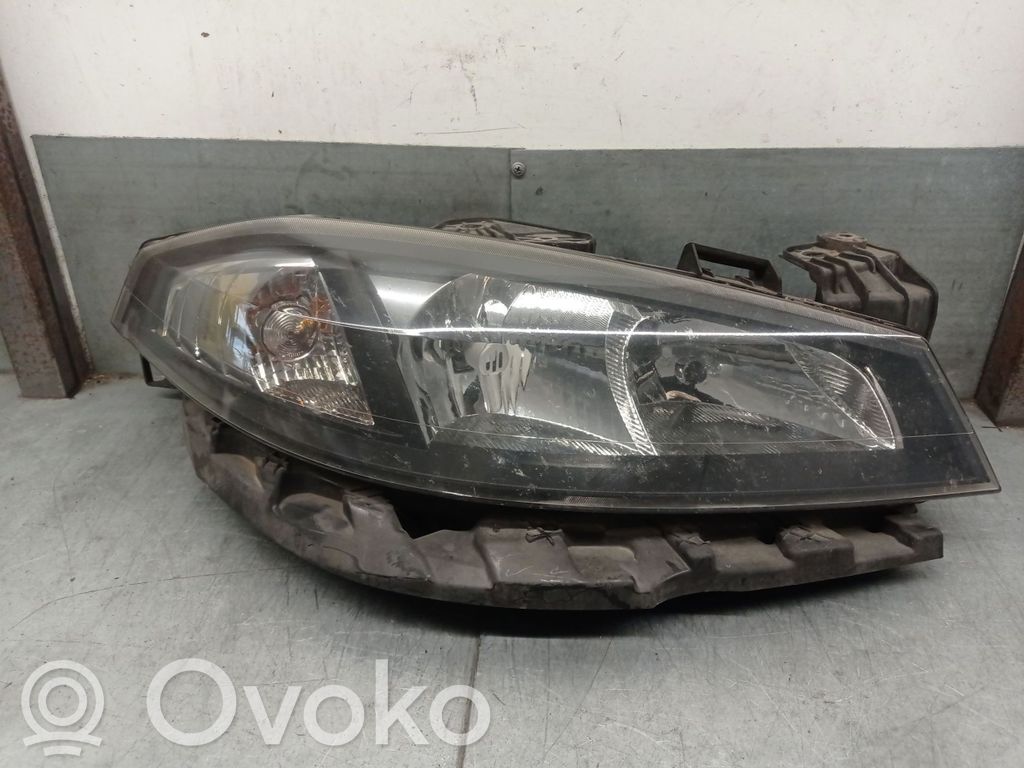 Renault Laguna II Lampa przednia 