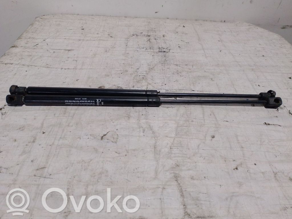 Amortyzator klapy tylnej bagażnika   PU003550