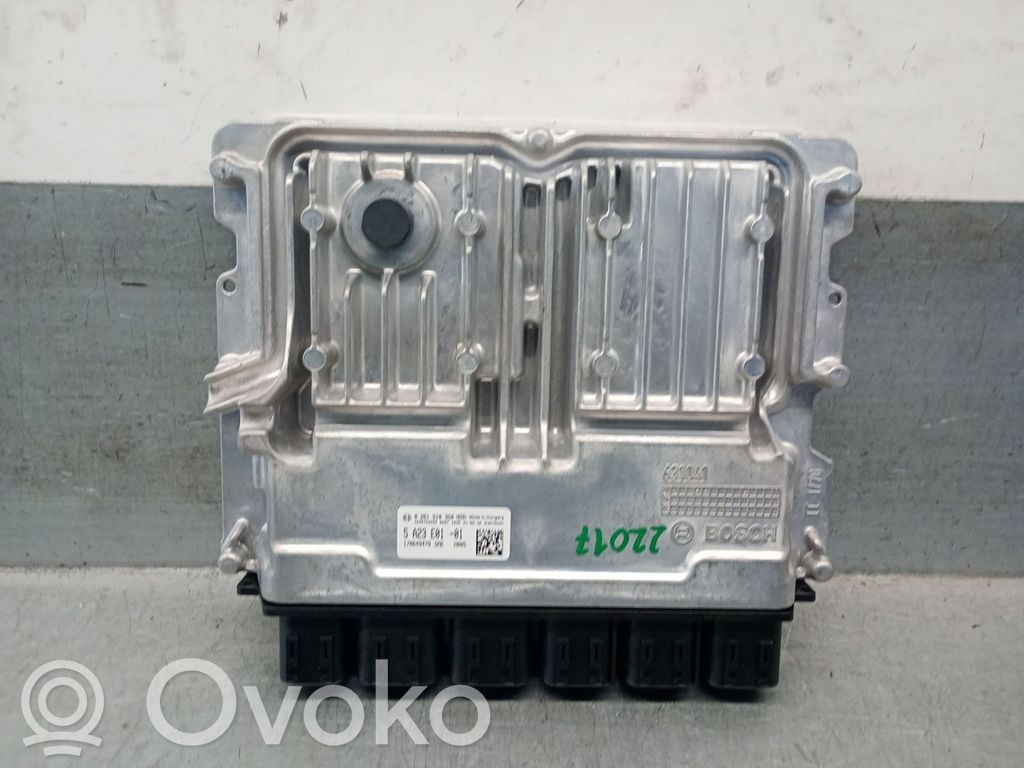 BMW 1 F40 Engine control unit/module 