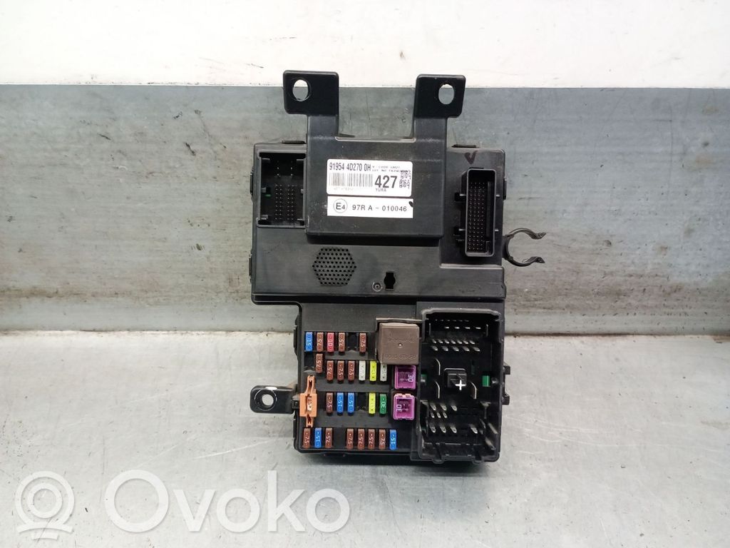 KIA Carnival Fuse box set 