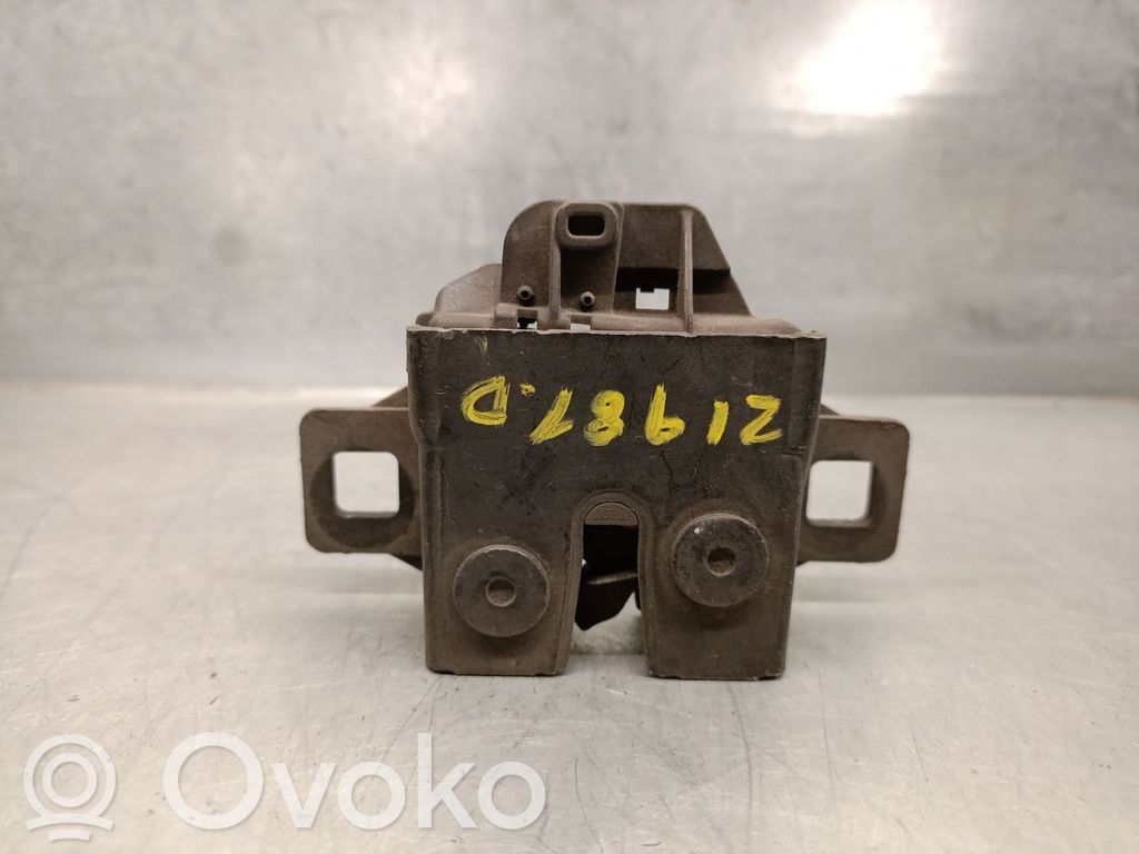 Land Rover Discovery 5 Tie down hook / loop 