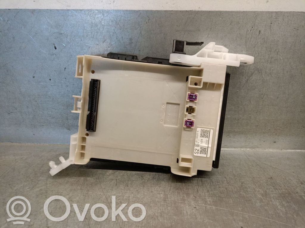 Toyota Corolla E160 E170 Skrzynka bezpieczników / Komplet 