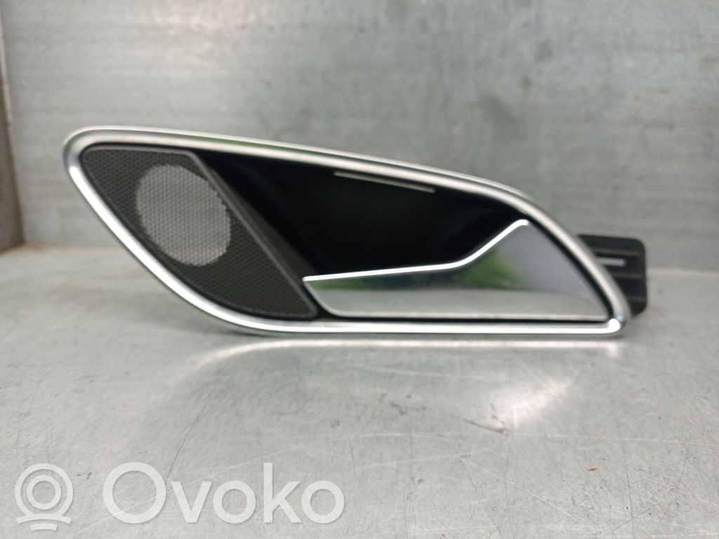 Audi Q3 8U Klamka wewnętrzna drzwi tylnych 