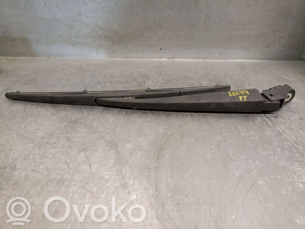 Mazda CX-30 Brazo del limpiaparabrisas trasero 