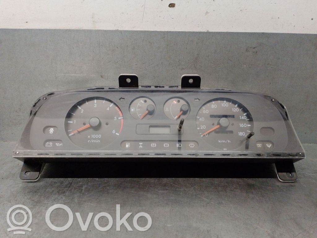 Nissan Terrano Licznik / Prędkościomierz 