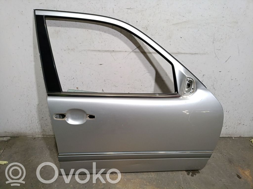 Mercedes-Benz E W210 Puerta delantera 