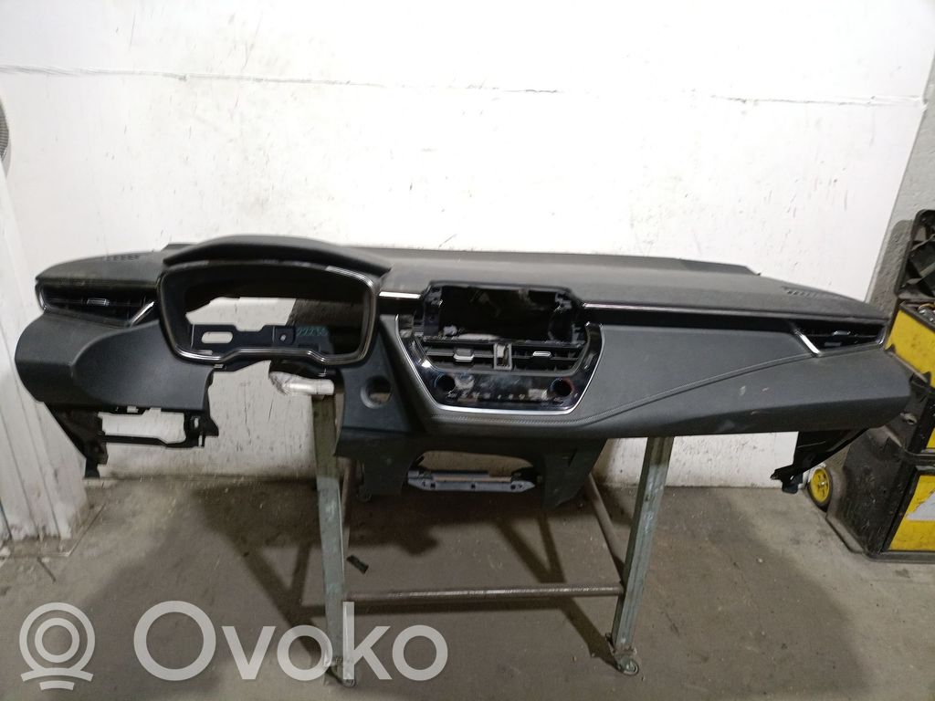 Toyota Corolla E160 E170 Panelis 