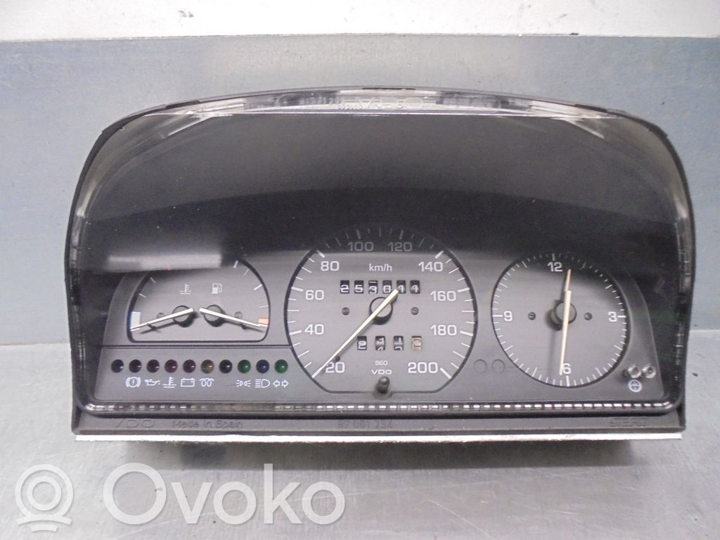 Seat Toledo I (1L) Licznik / Prędkościomierz 