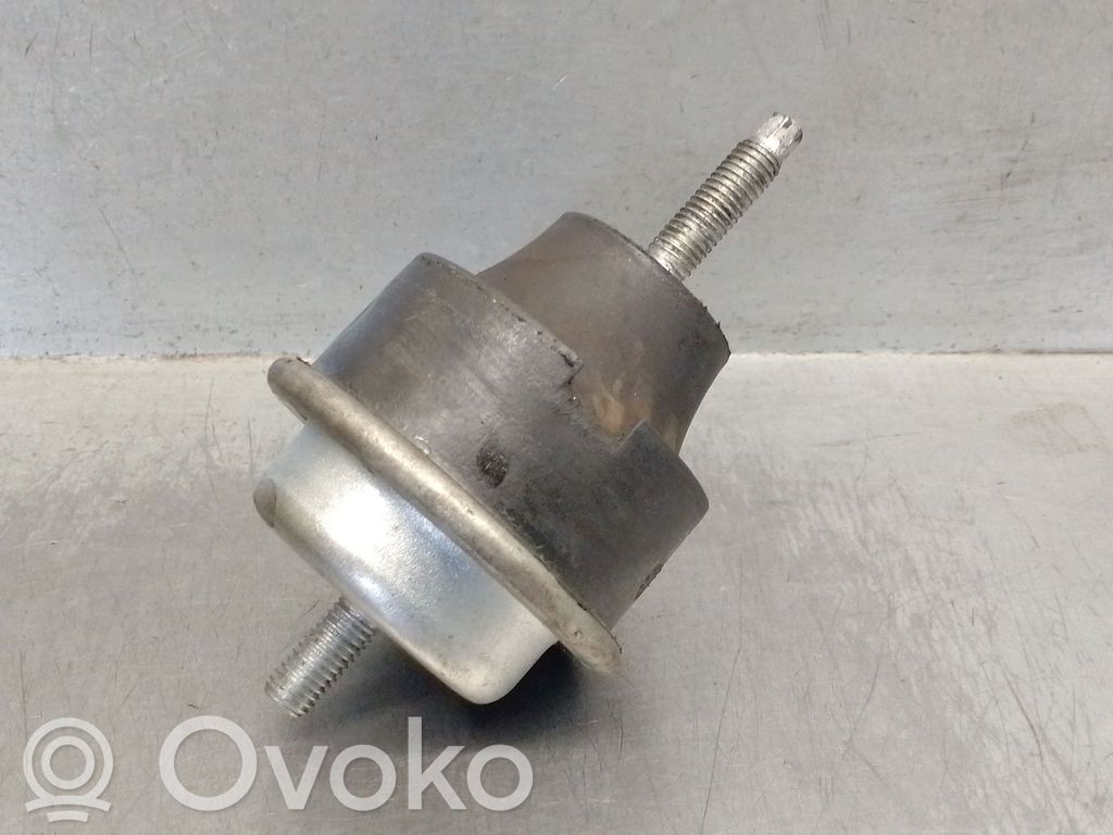 Peugeot 206 Engine mount bracket 