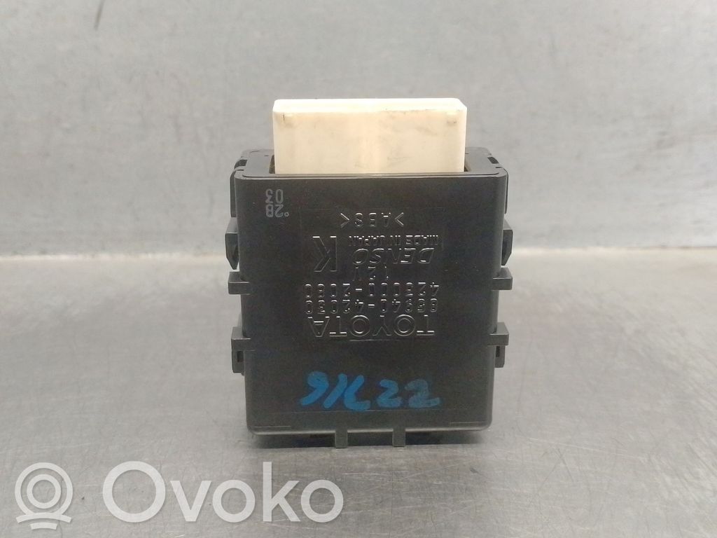 Inne komputery / moduły / sterowniki   8594042030,4230002080DENSO