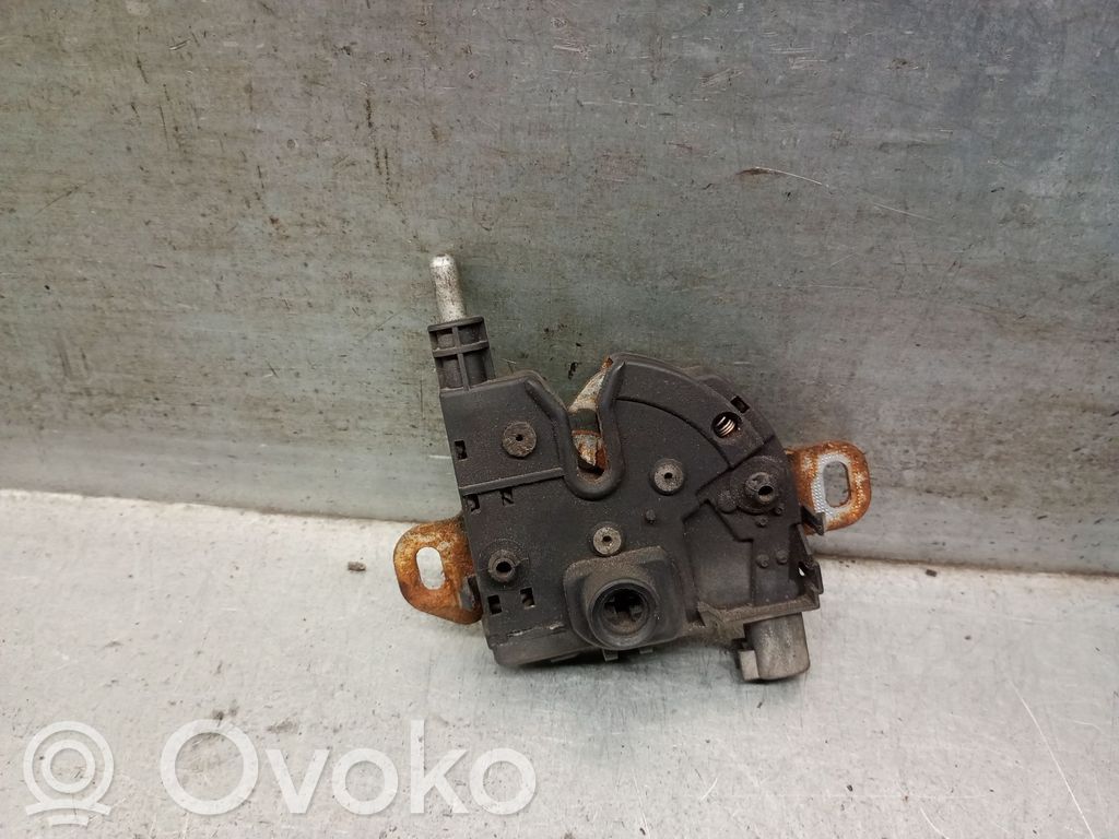 Ford Focus Tie down hook / loop 
