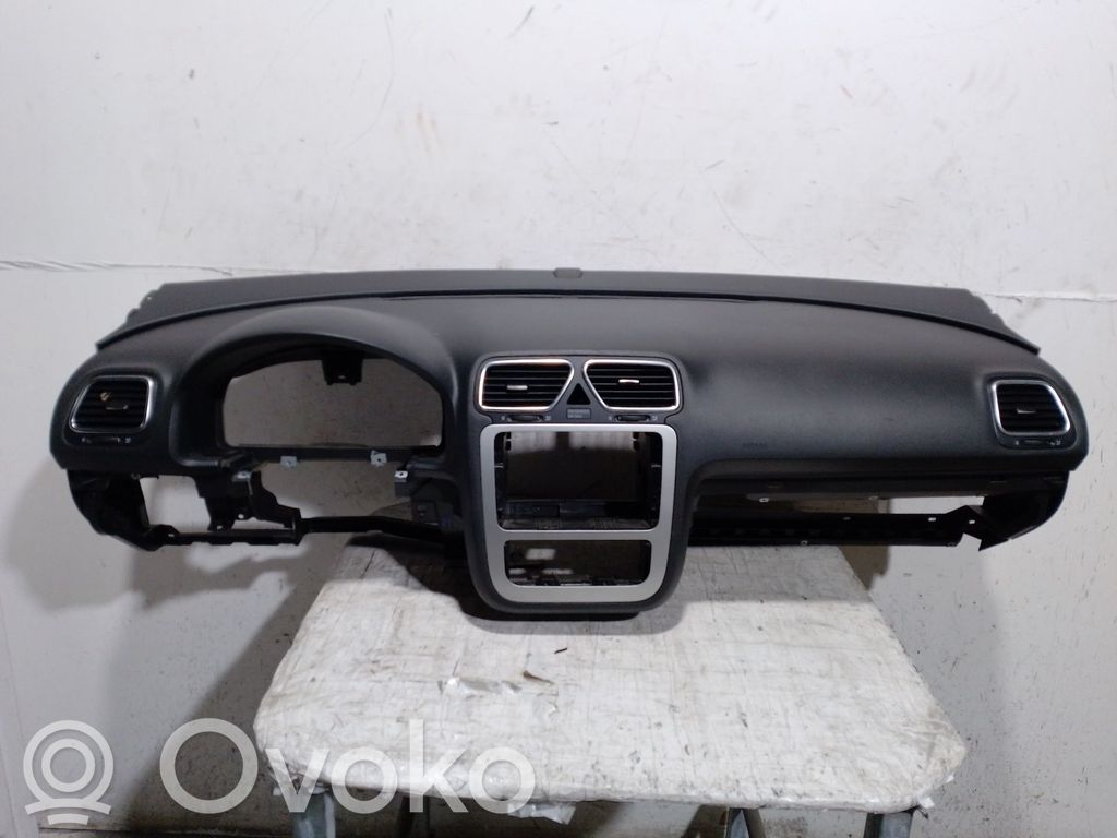 Volkswagen Scirocco Panelis 