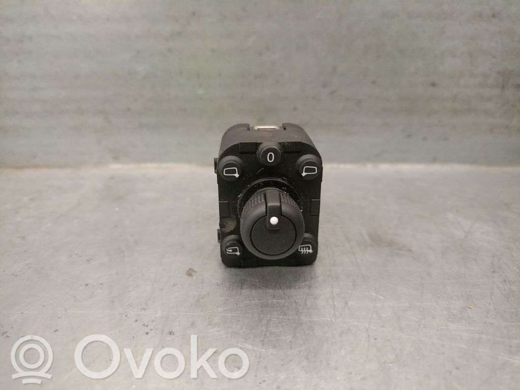 Audi Q2 - Wing mirror switch 