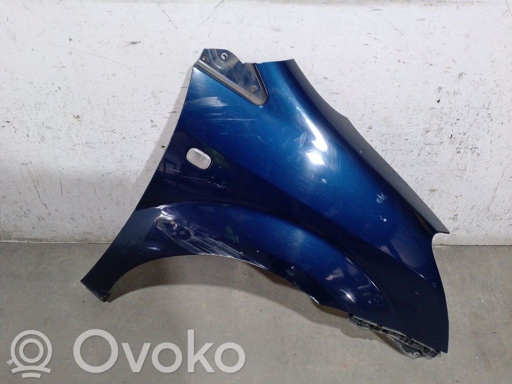 Toyota Corolla Verso E121 Sparnas 