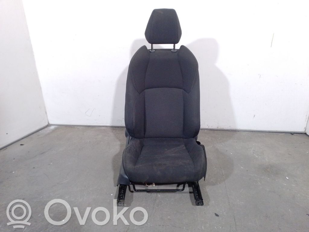Etumatkustajan istuin   71014F4010,71014F4010