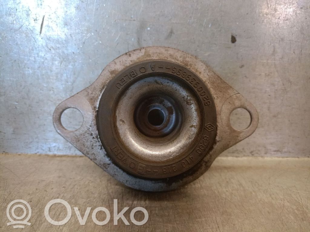 Renault Twingo II Engine mount bracket 