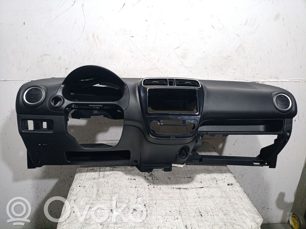 Mitsubishi Mirage VI G4 Attrage Panel de instrumentos 