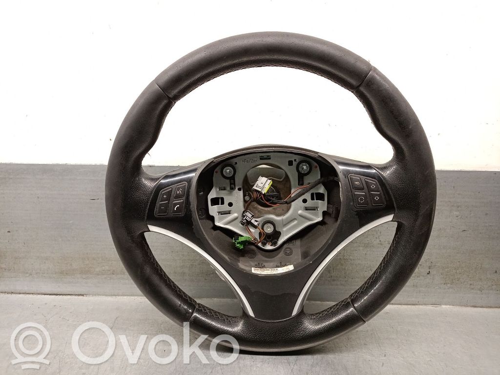 Volant   679557401,32306795570