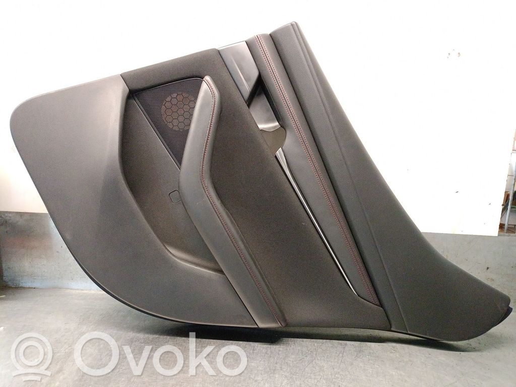 Mazda 3 Takaoven verhoilu 