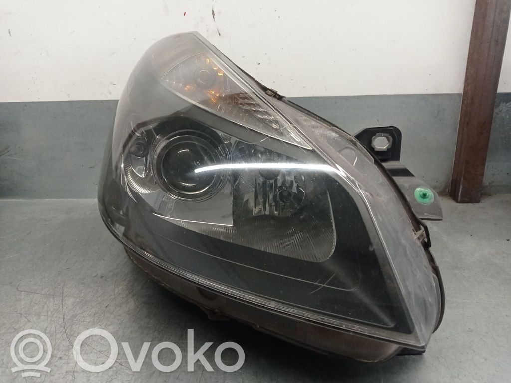 Renault Clio III Lampa przednia 
