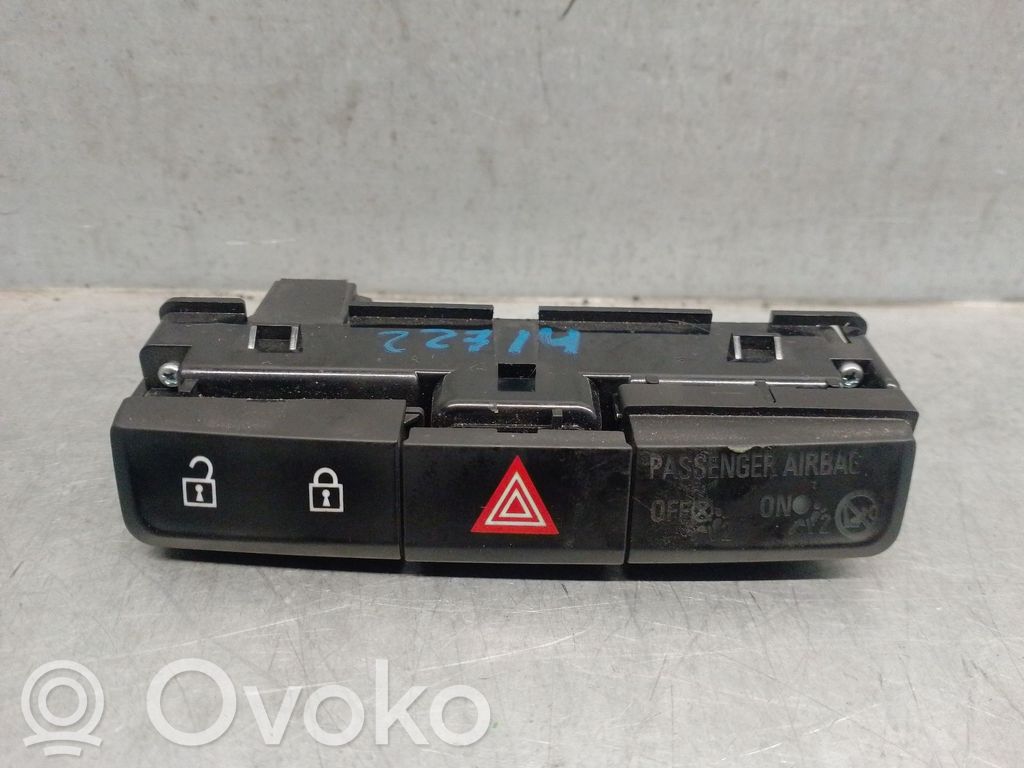 Opel Zafira C Interruttore luci di emergenza 